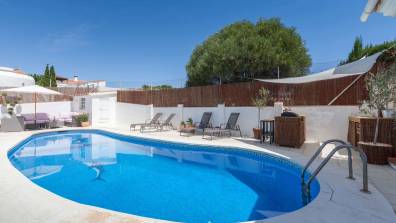 Stunning family villa with pool Ref 156