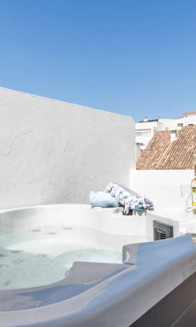 Lovely penthouse near Estepona Marina by Costarentals - Ref M15