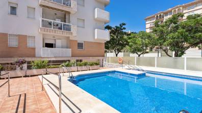 City apartment with pool in Fuengirola by Costarentals - Ref 216