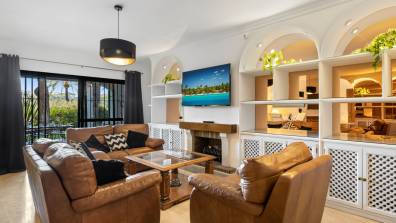 Club Sierra sleek apartment Puerto Banus by Costarentals - Ref M1
