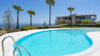 Sunny terrace with Jacuzzi in El Higueron by Costarentals - Ref 26