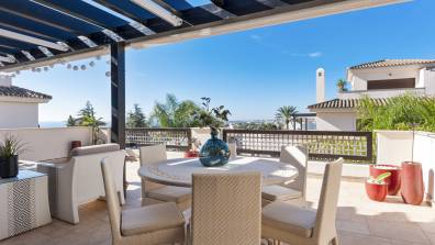 Stylish apartment with pool in Marbella by Costarentals - Ref M51